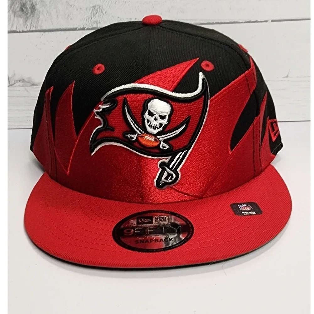 New Era 9FIFTY Tampa Bay Buccaneers Snapback Hat Black Red NFL Football Cap OSFM